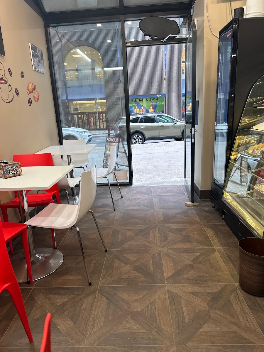 Vibe, Café Maison Neuf