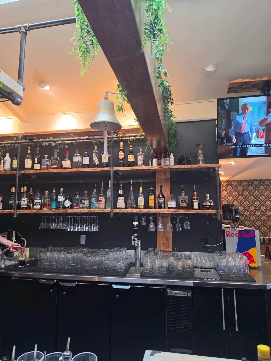 Vibe, The Local - Eatery & Bar