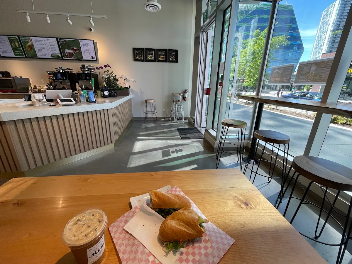 Vibe, Minh Sandwiches