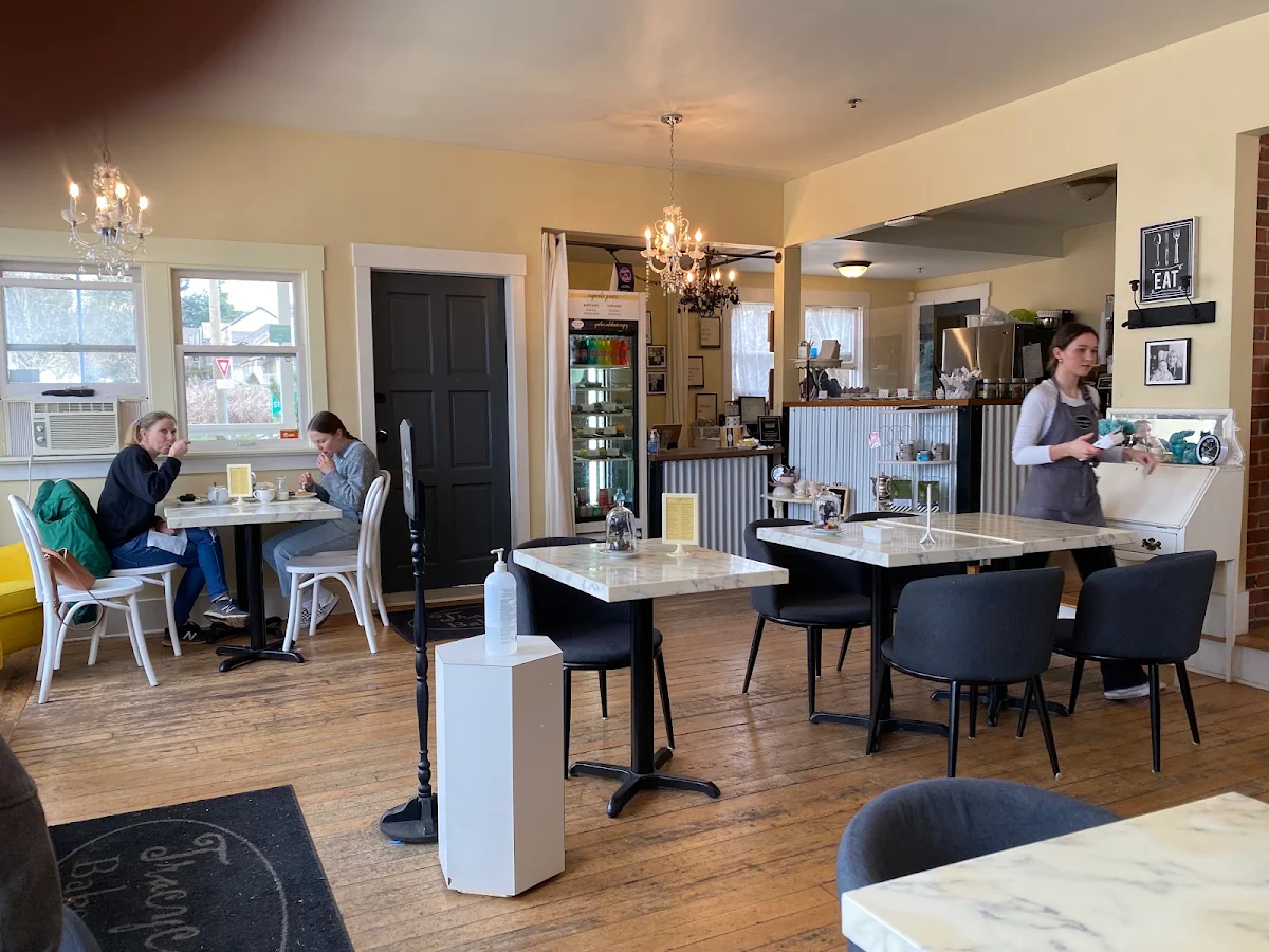 Vibe, Tracycakes Bakery Cafe
