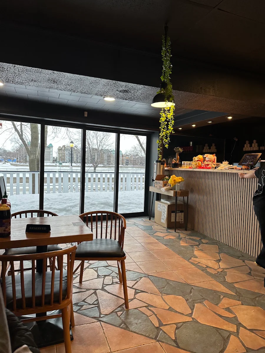 Vibe, Restaurant I AM PHO (Sainte-Anne-de-Bellevue)