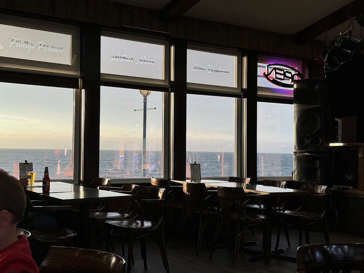 Vibe, The Doryman Pub and Grill