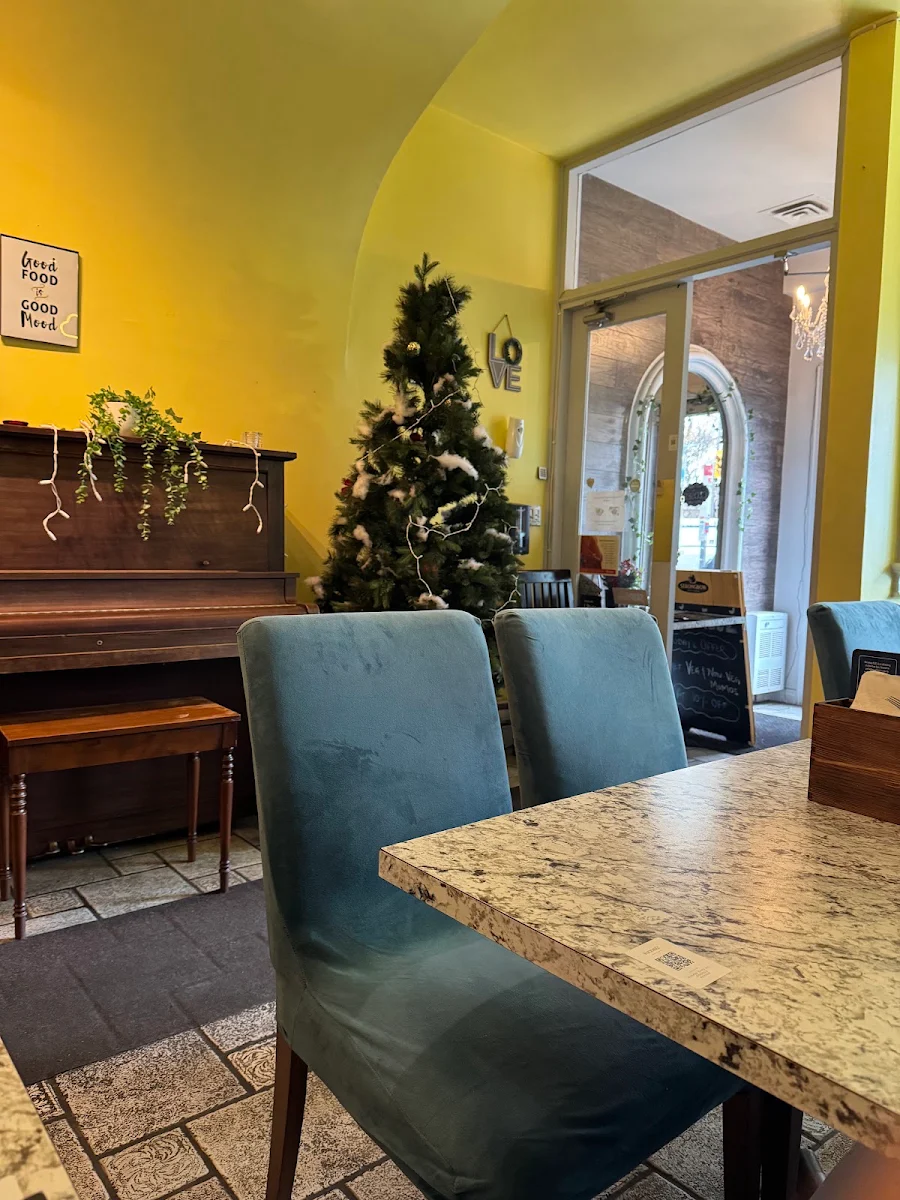 Vibe, Foodieez Indian and Hakka cuisine