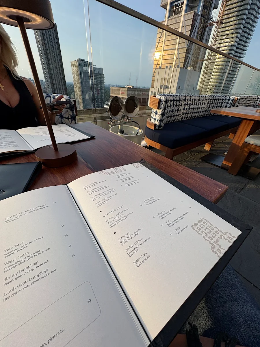 Menu, Mar'aa Yorkville