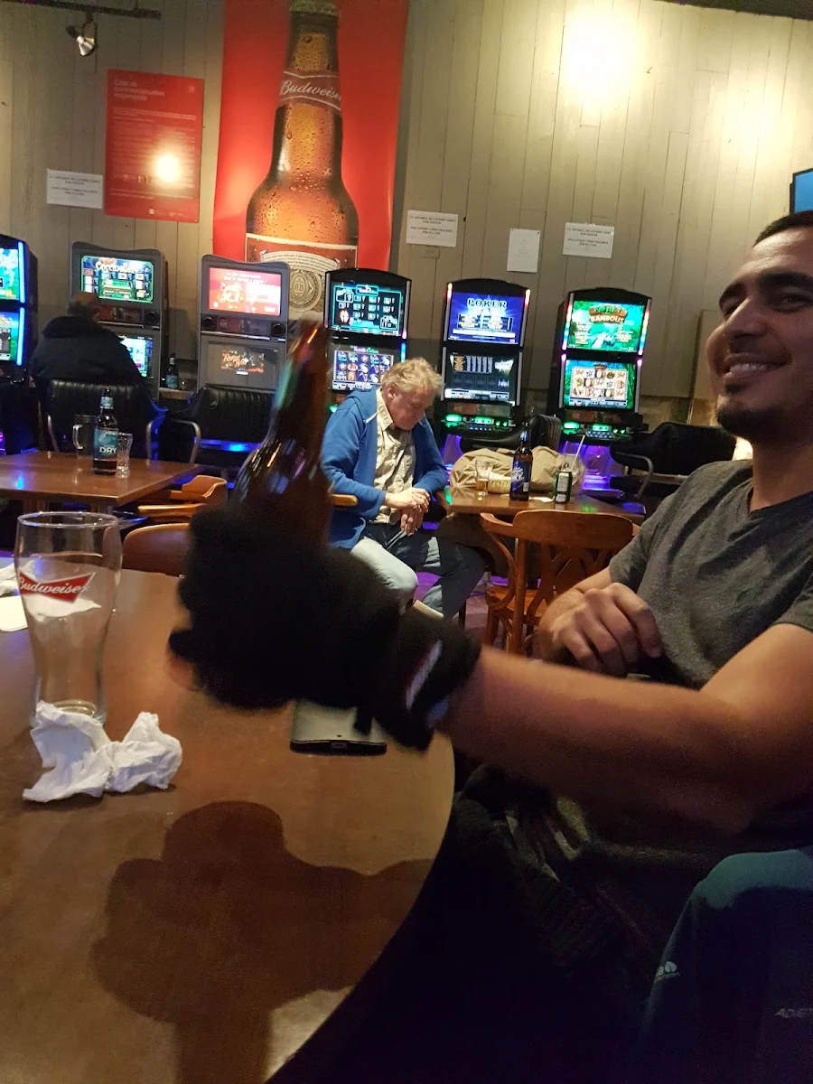 Vibe, Pub Paré