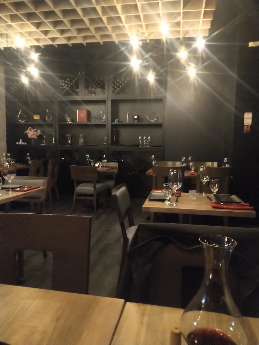 Vibe, Prime Steak + Raw Bar