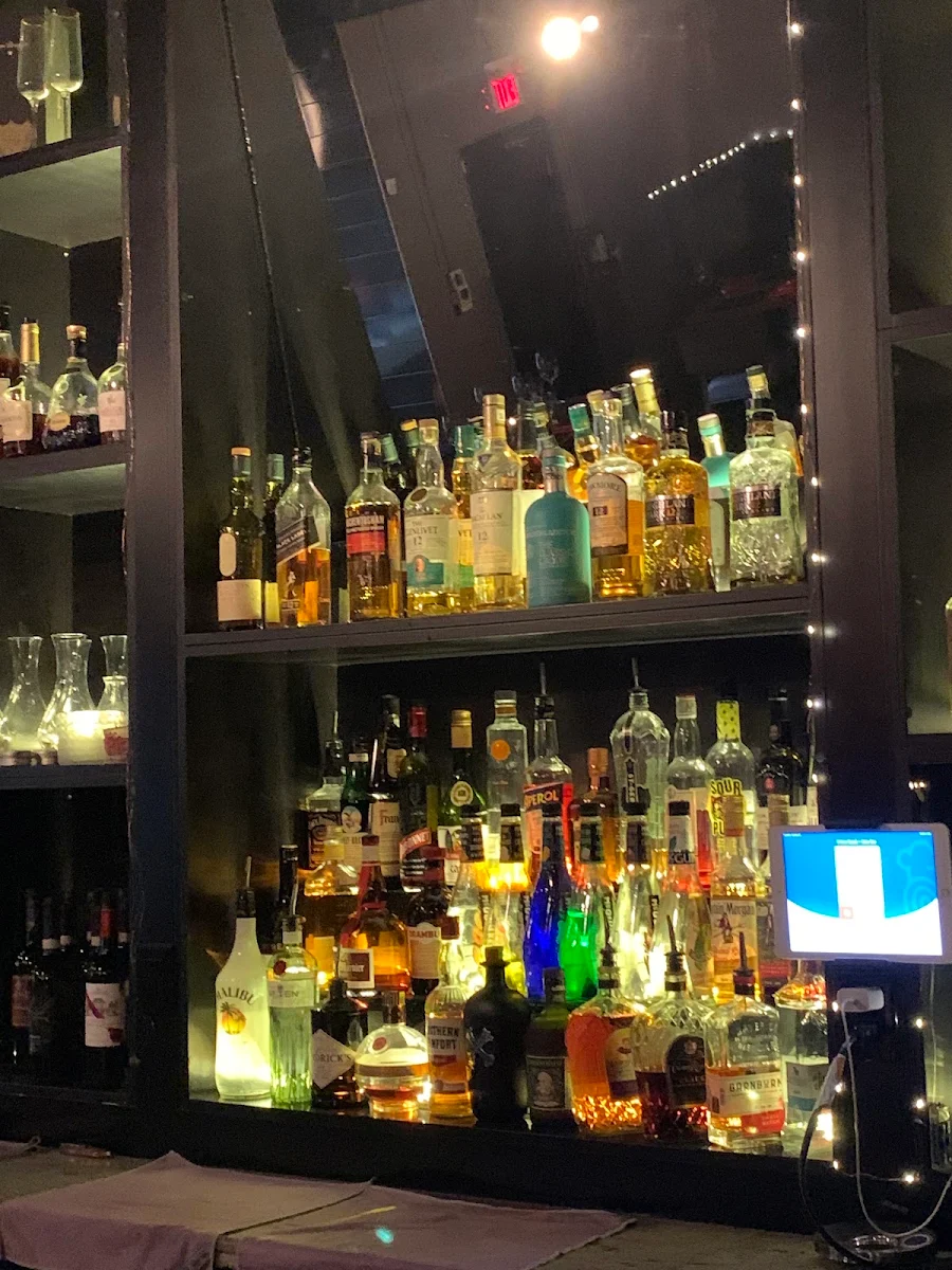 Vibe, Prime Steak + Raw Bar