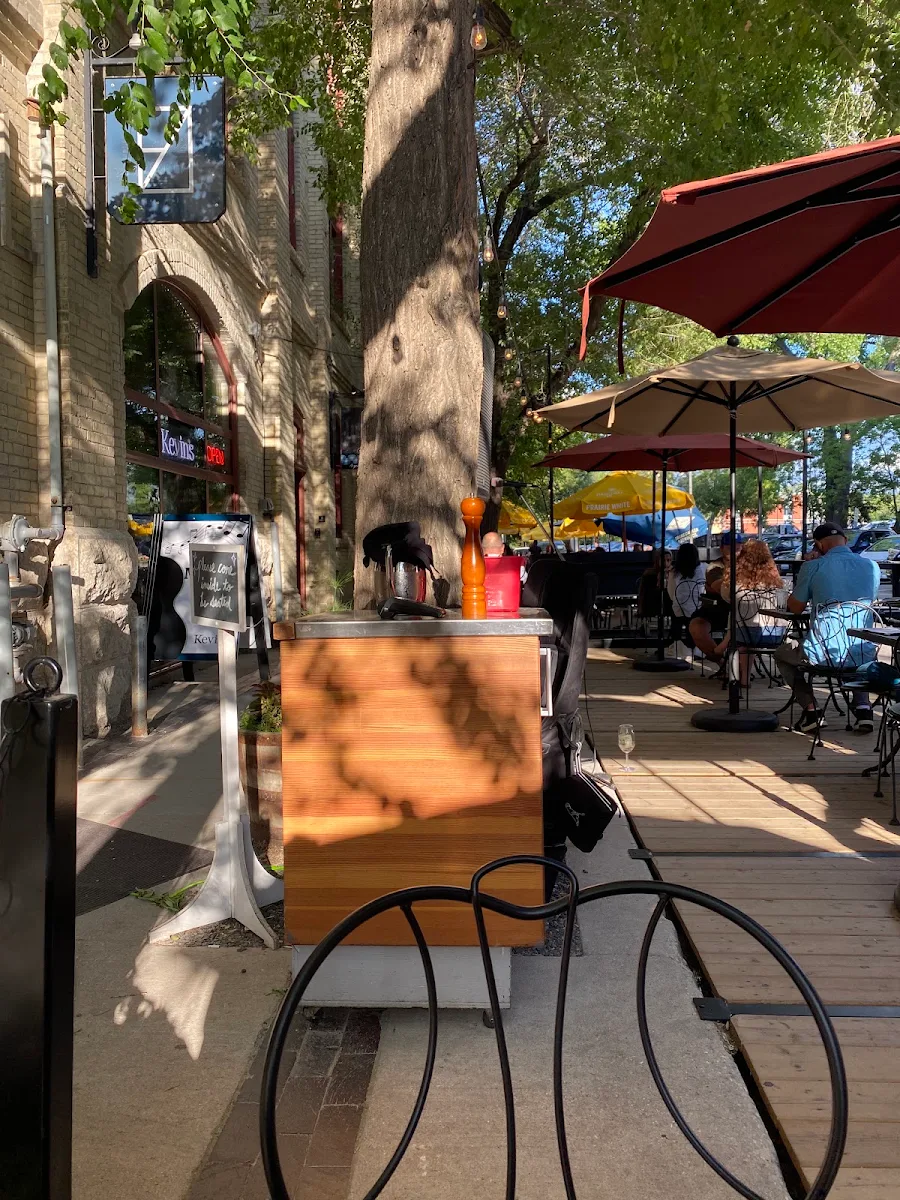Vibe, Kevin's Bistro