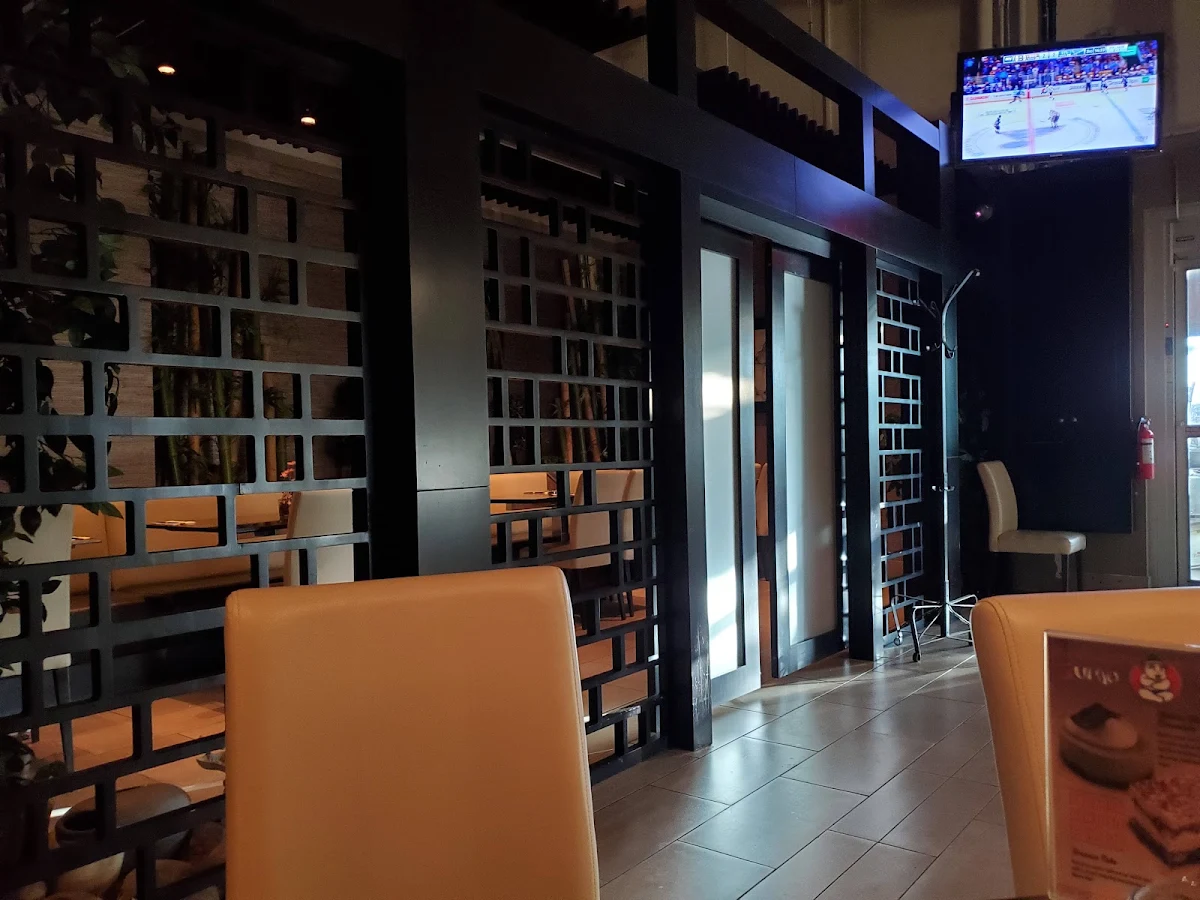 Vibe, Sumo Sumo Sushi Bar & Grill