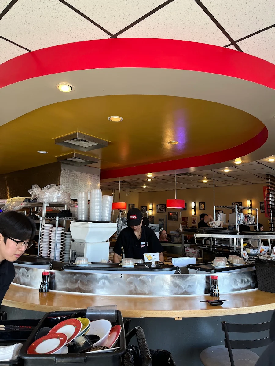 Vibe, Kinjo Sushi & Grill