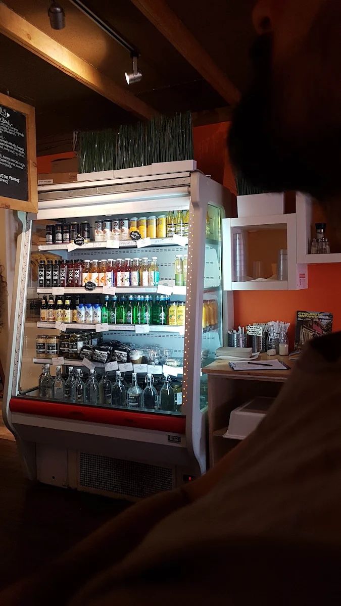Vibe, Lettuce Love Café