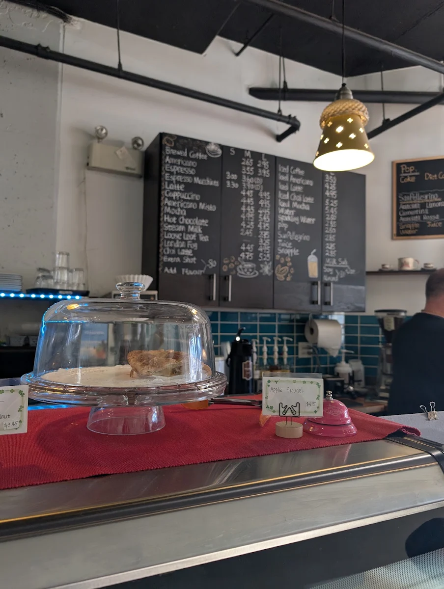 Vibe, Blondy's Coffee