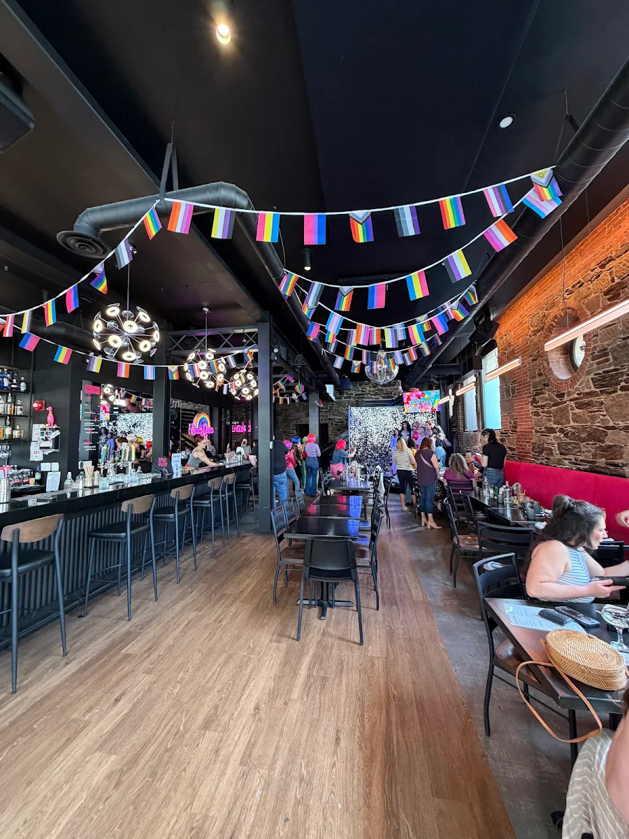 Vibe, Stardust Bar + Kitchen