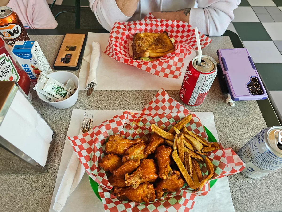Food & drink, P & B's Lakeside Diner