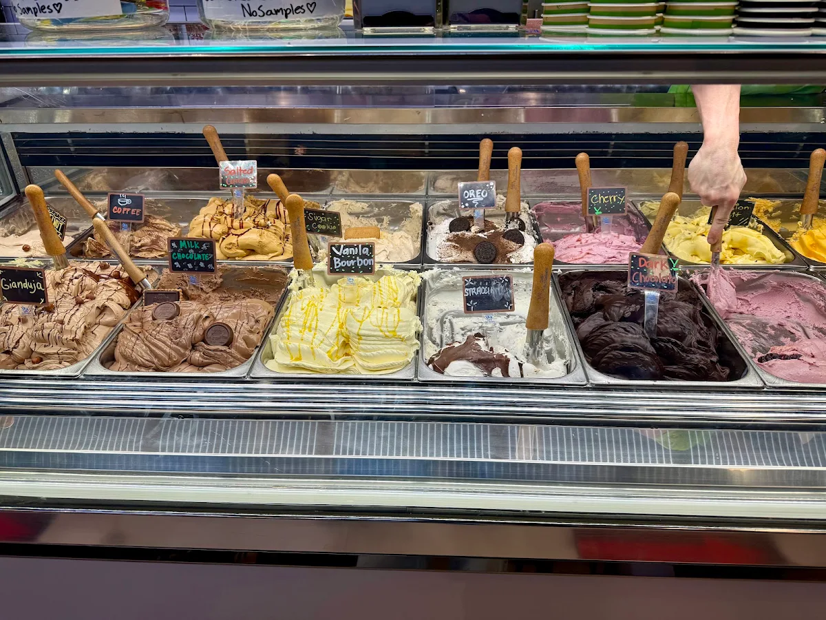 Vibe, Casa di Moni Café and Gelato