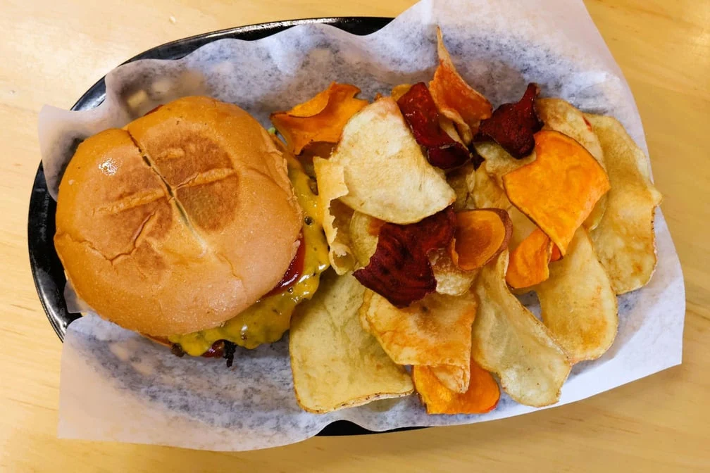 Food & drink, Deadbeetz Burgers