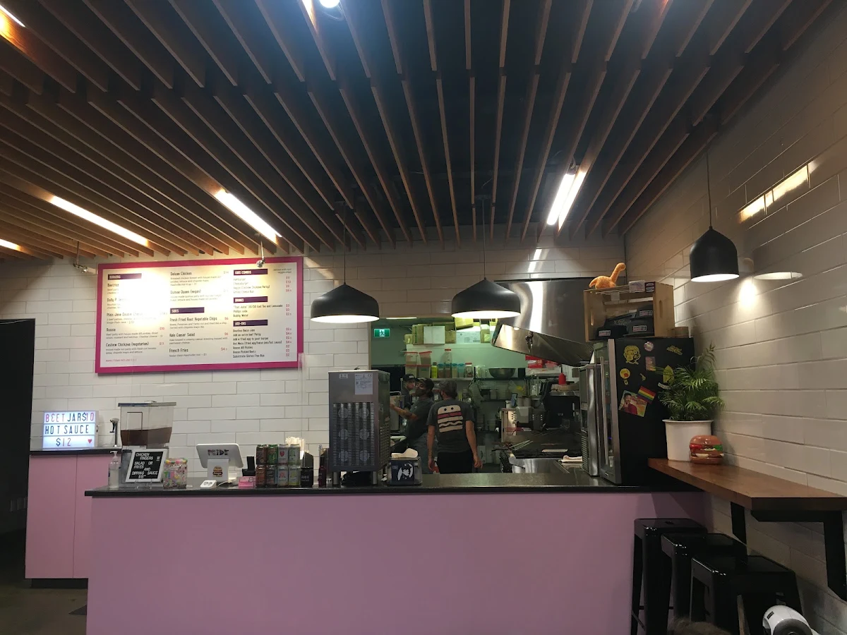 Vibe, Deadbeetz Burgers