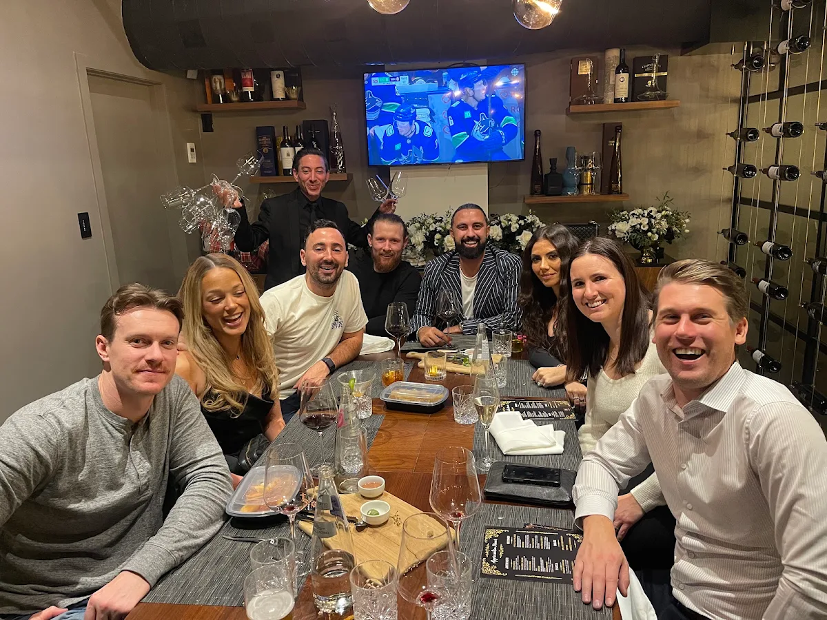 Vibe, Nascosto Ristorante