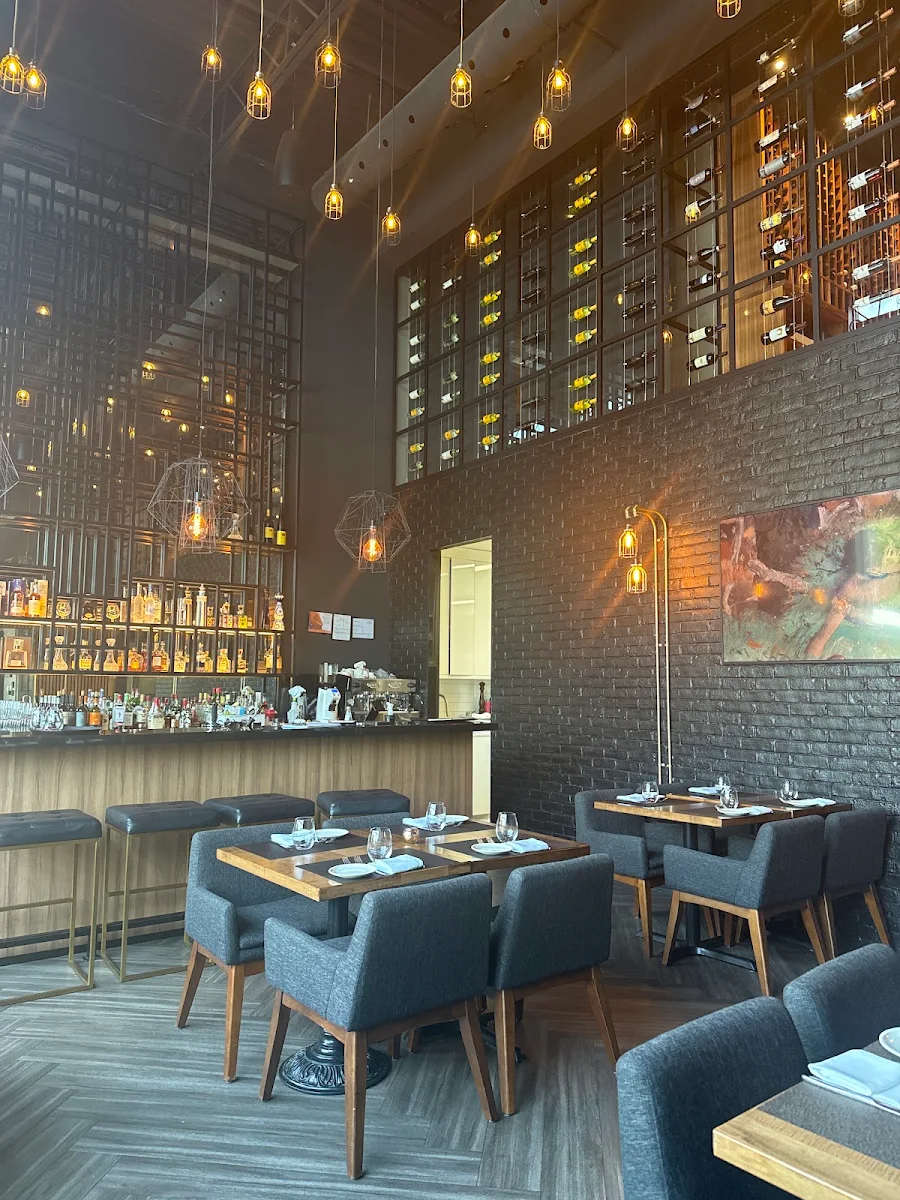 Vibe, Nascosto Ristorante