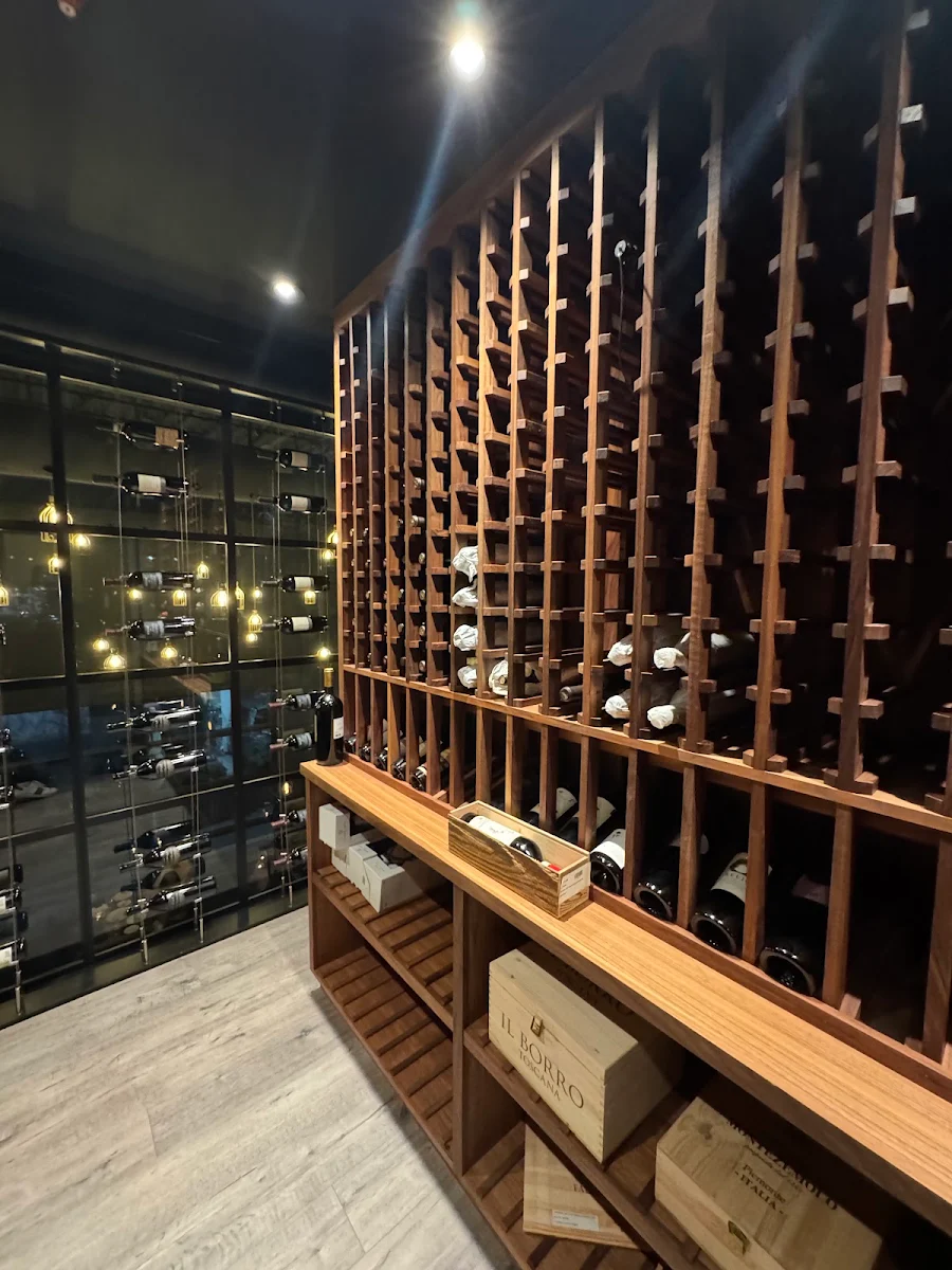 Vibe, Nascosto Ristorante