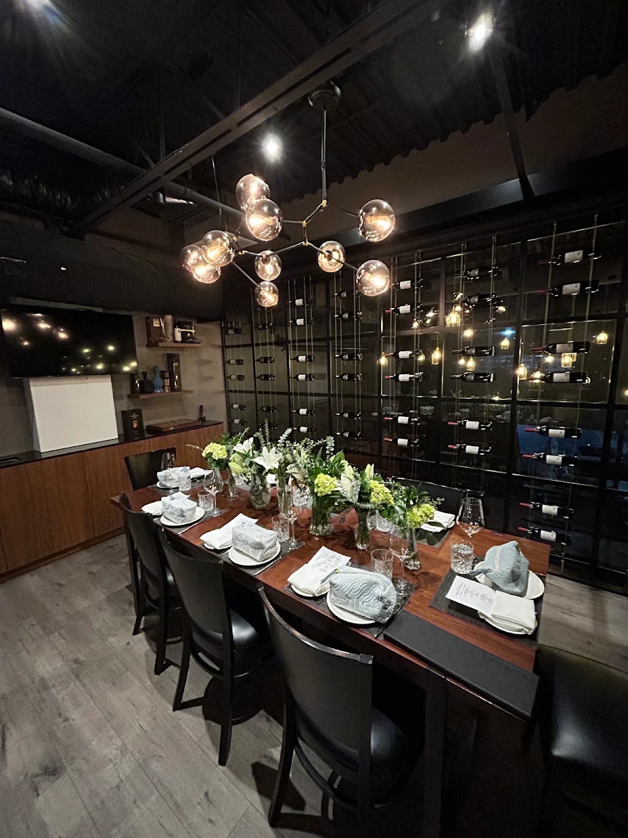 Vibe, Nascosto Ristorante