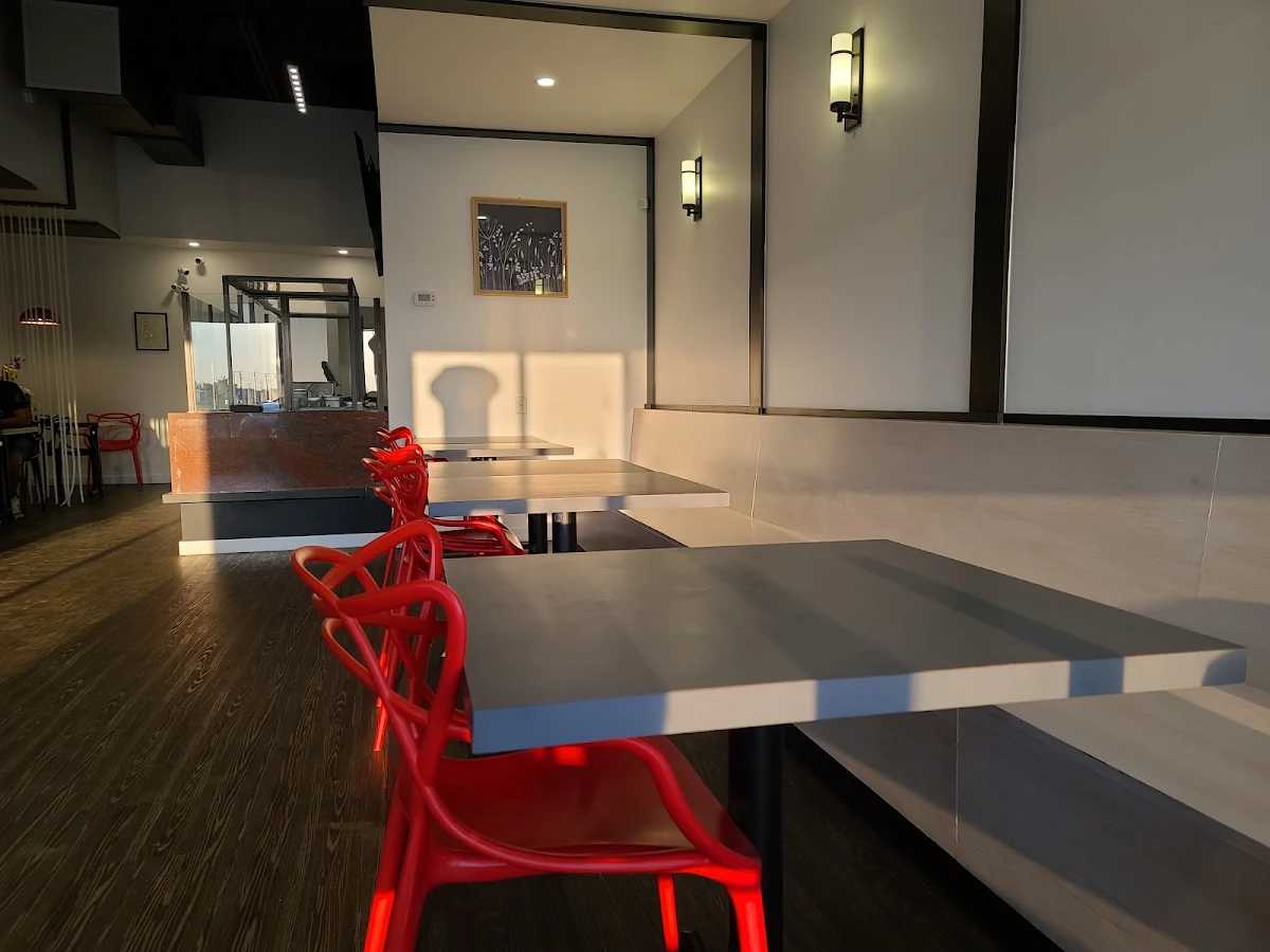 Vibe, Alfy's Noodle House