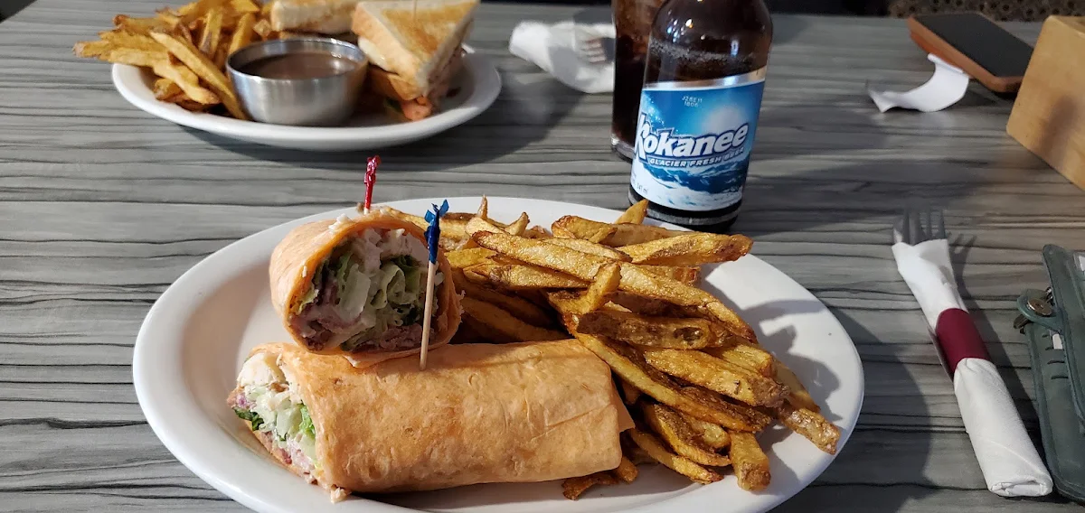 Food & drink, CJ'S Pizza