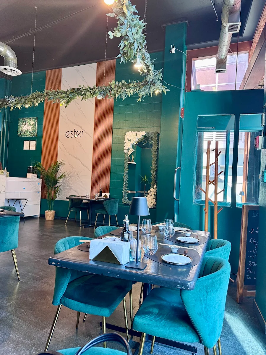 Vibe, Ester Restaurant