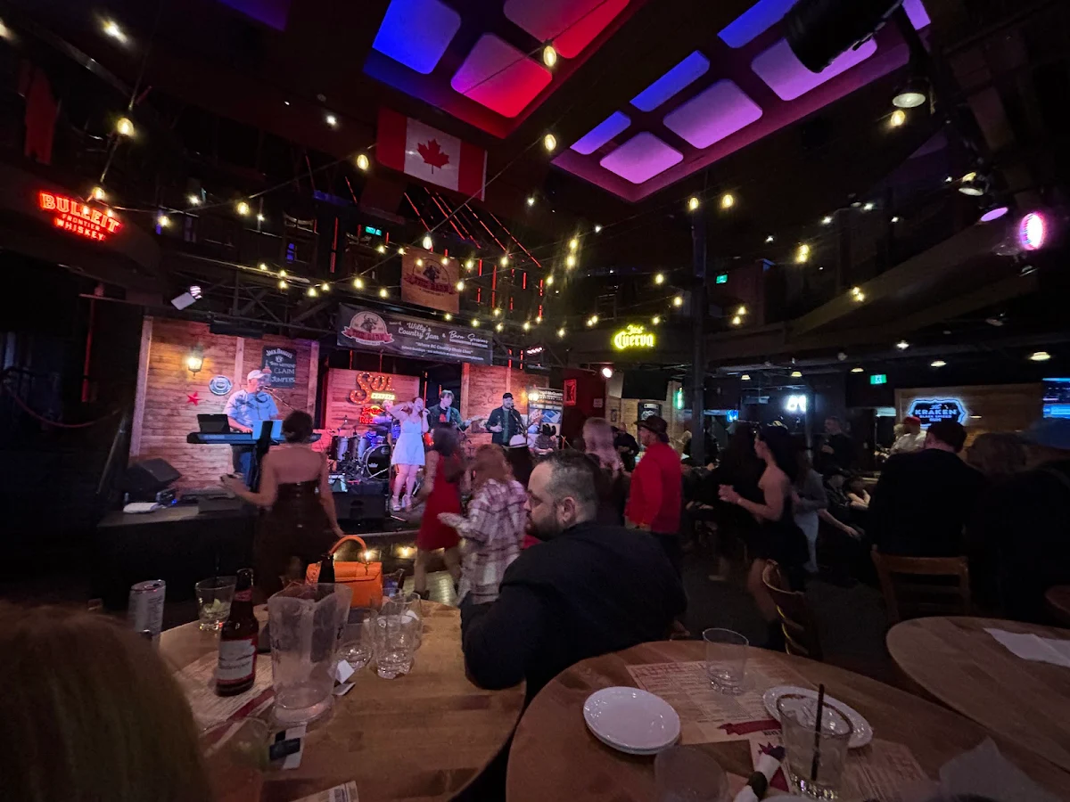 Vibe, The Barn Country Bar