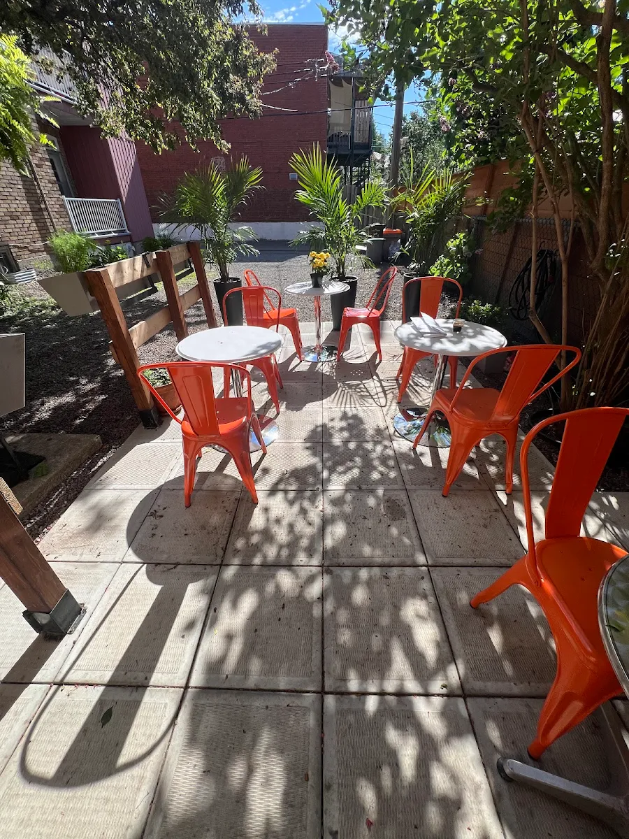 Vibe, La Base Café Buvette