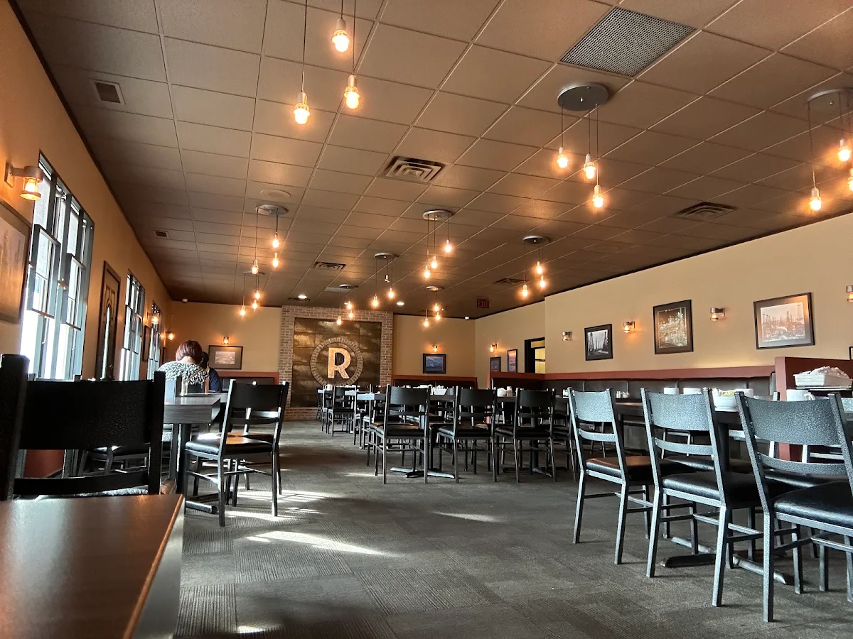 Vibe, Refinery Grill