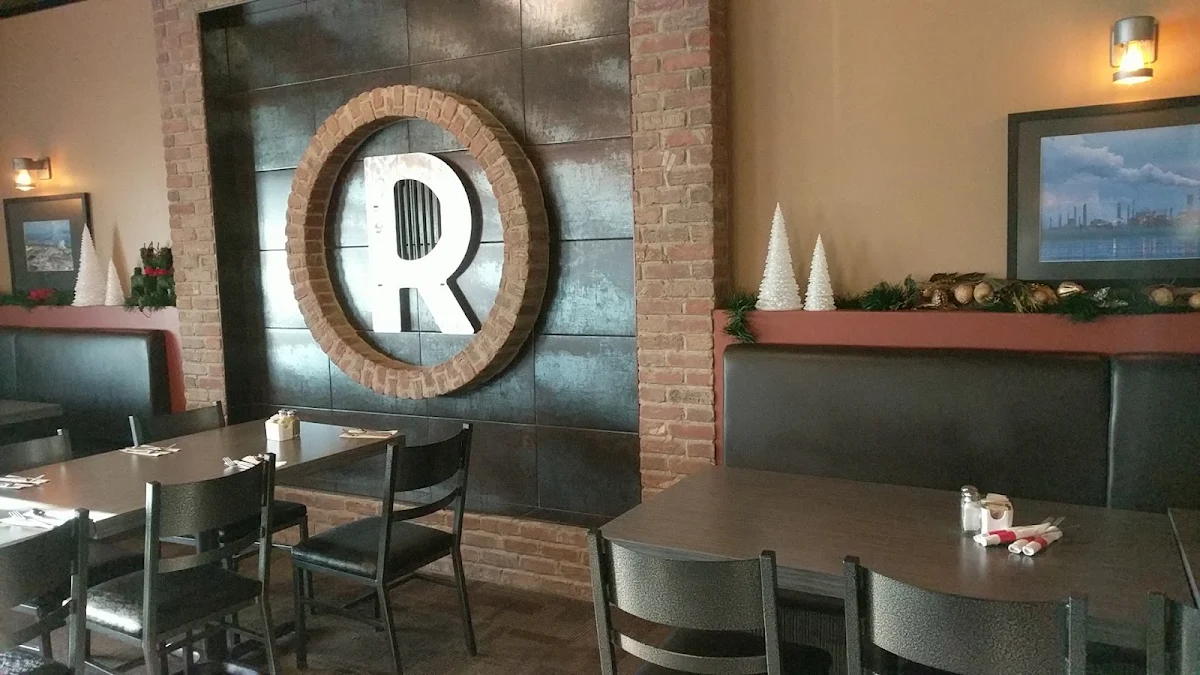 Vibe, Refinery Grill