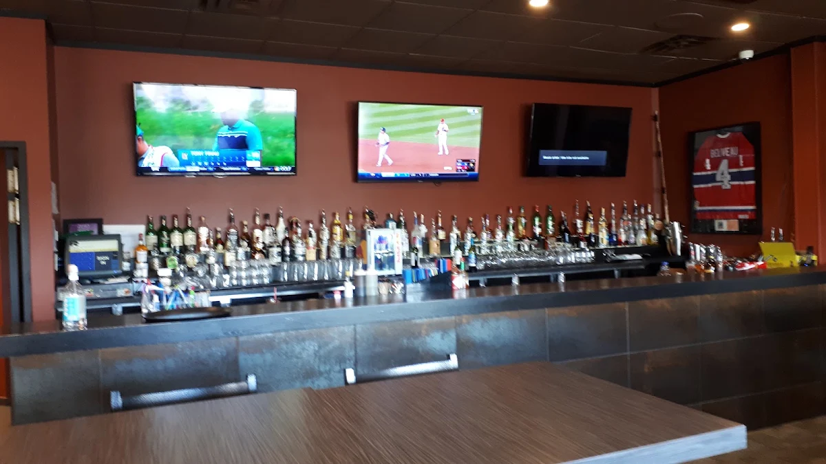Vibe, Refinery Grill