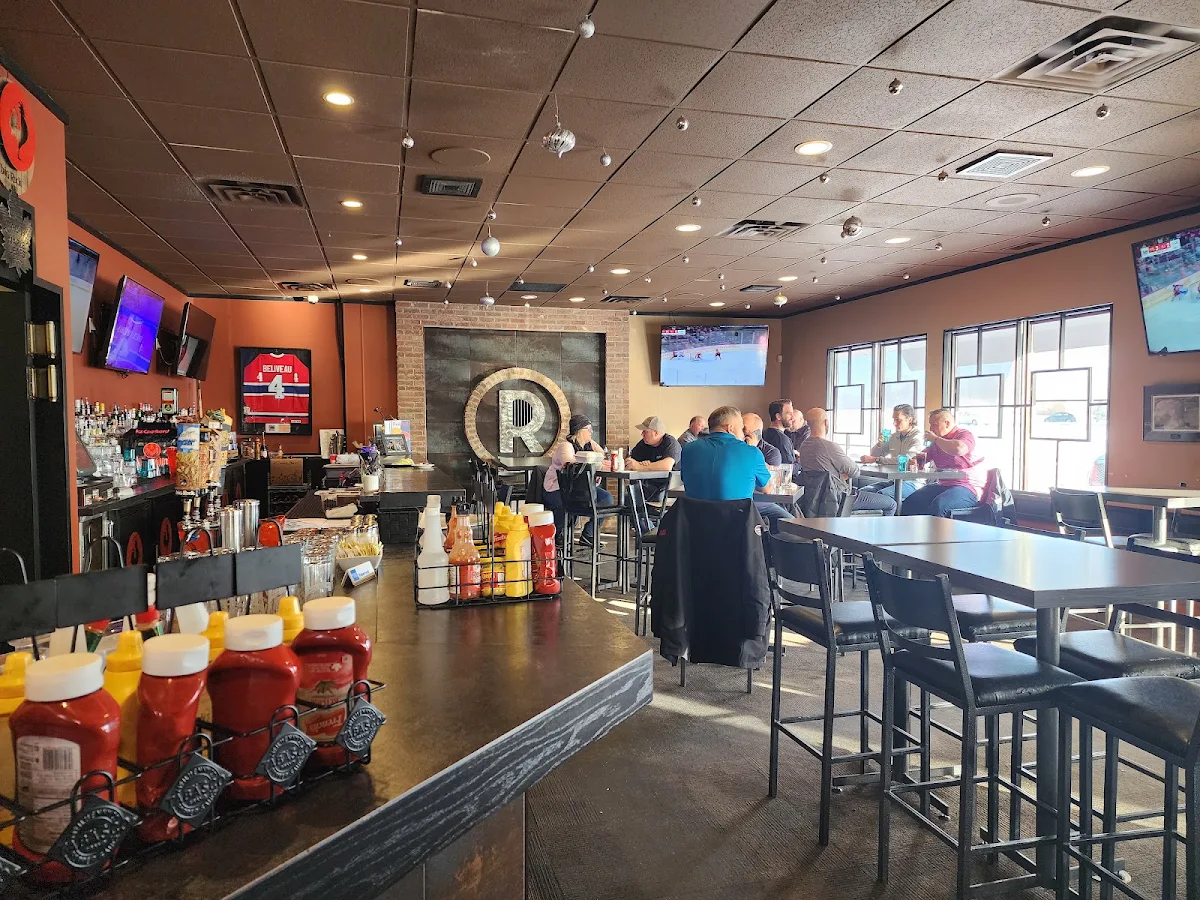 Vibe, Refinery Grill
