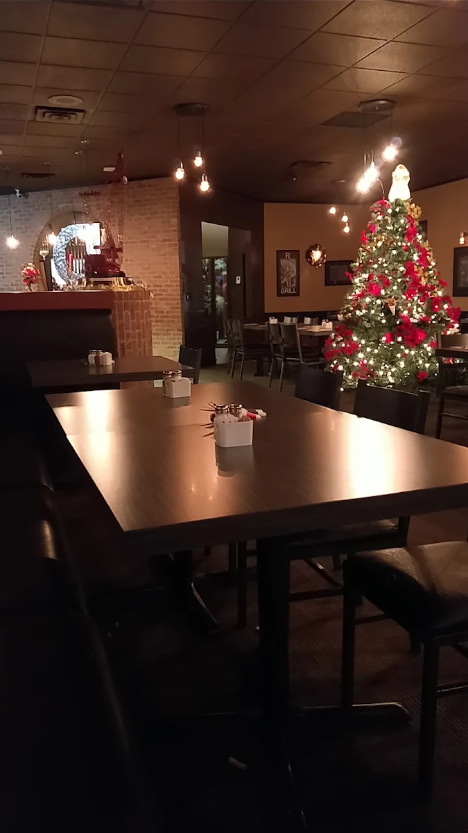 Vibe, Refinery Grill