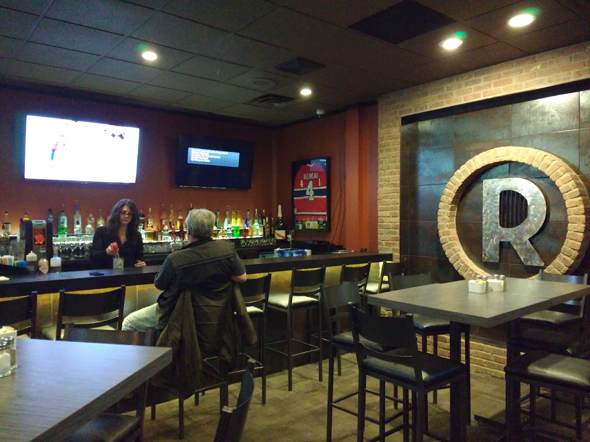 Vibe, Refinery Grill