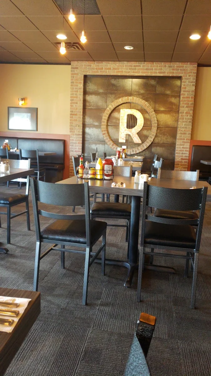 Vibe, Refinery Grill
