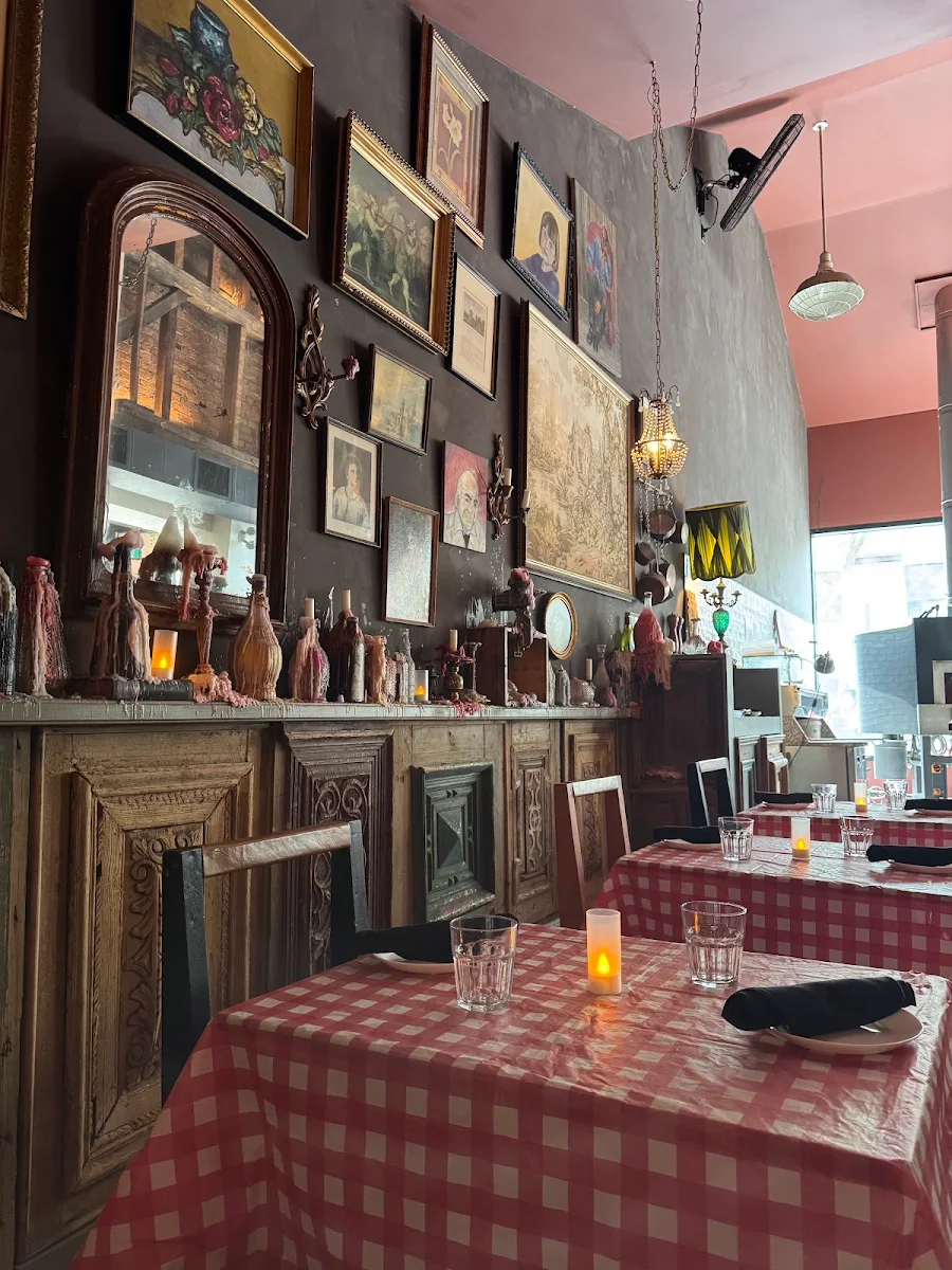 Vibe, Marty's Pizza Bar