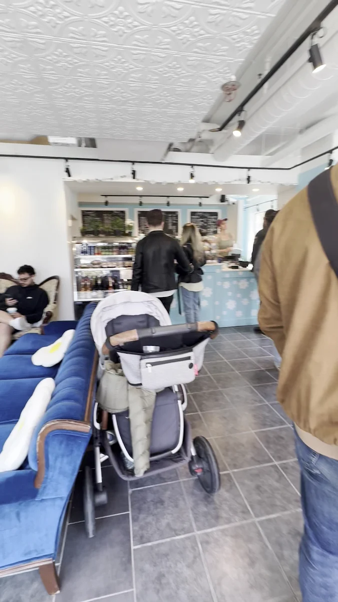 Vibe, Hello Coffee (Liberty Village)