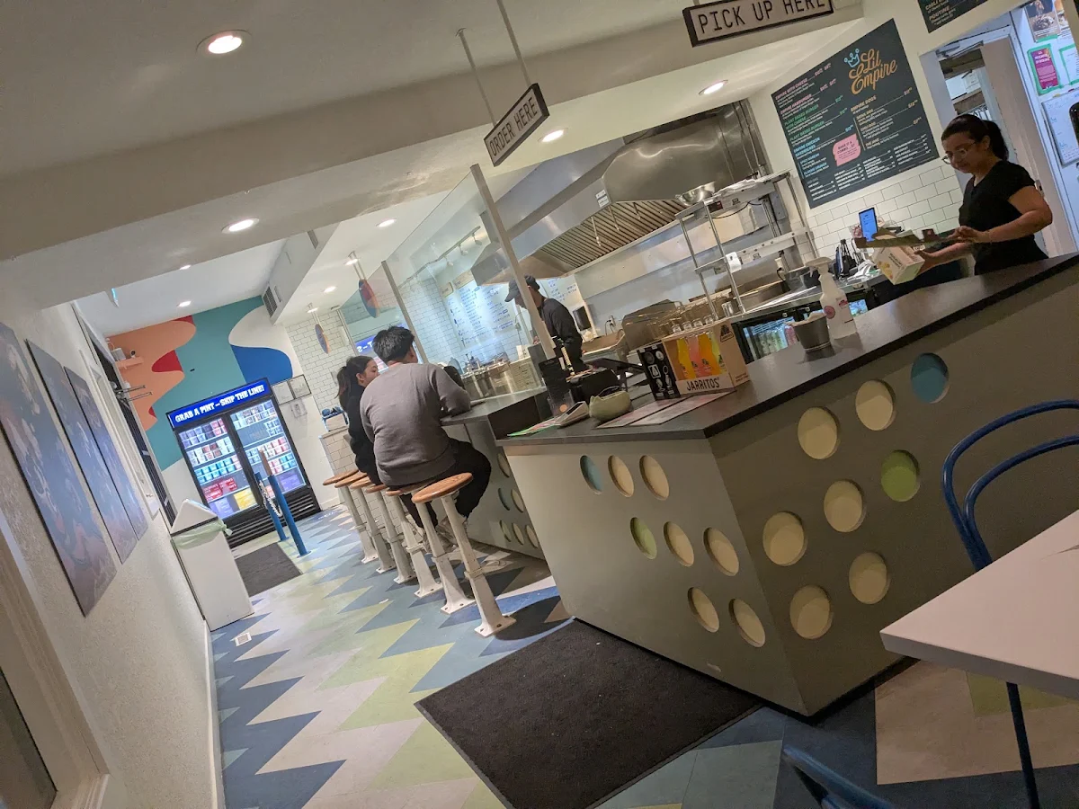 Vibe, Lil' Empire Burger - Bridgeland