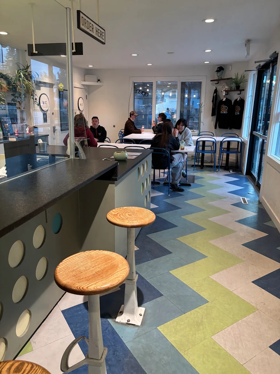 Vibe, Lil' Empire Burger - Bridgeland