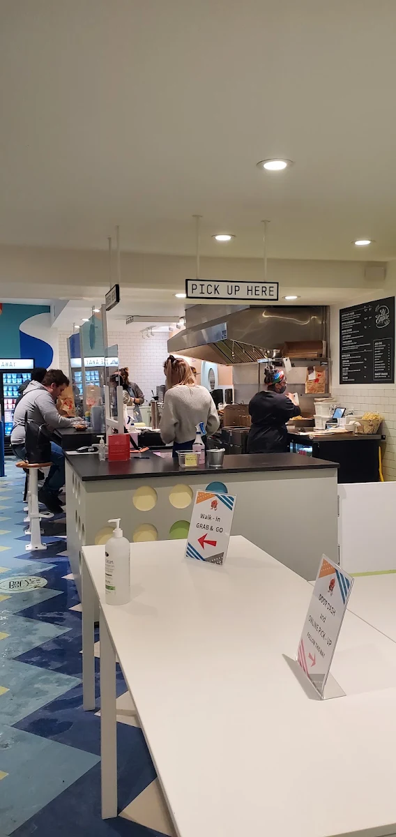 Vibe, Lil' Empire Burger - Bridgeland