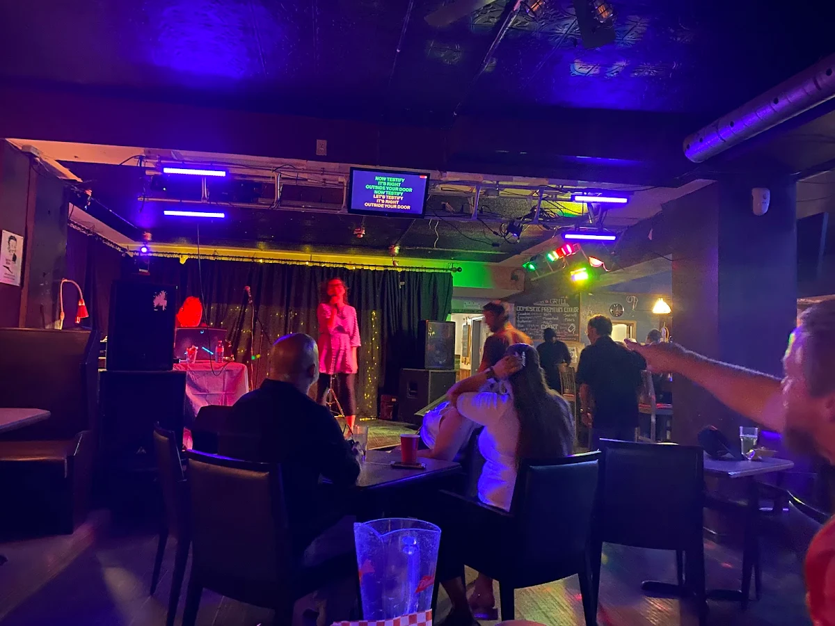 Vibe, Backstreet Bar & Grill