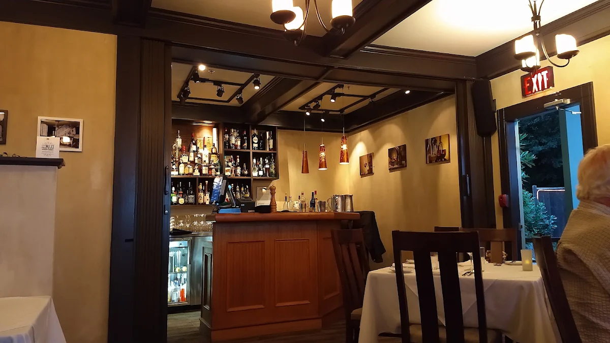 Vibe, Chasters Restaurant