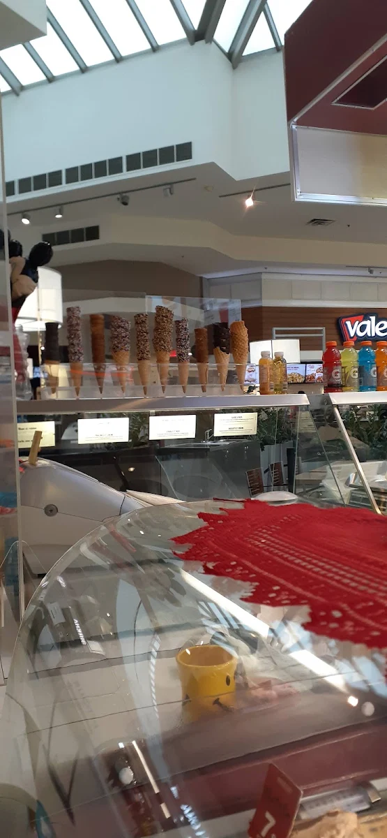 Vibe, Yeh! Frozen Yogurt