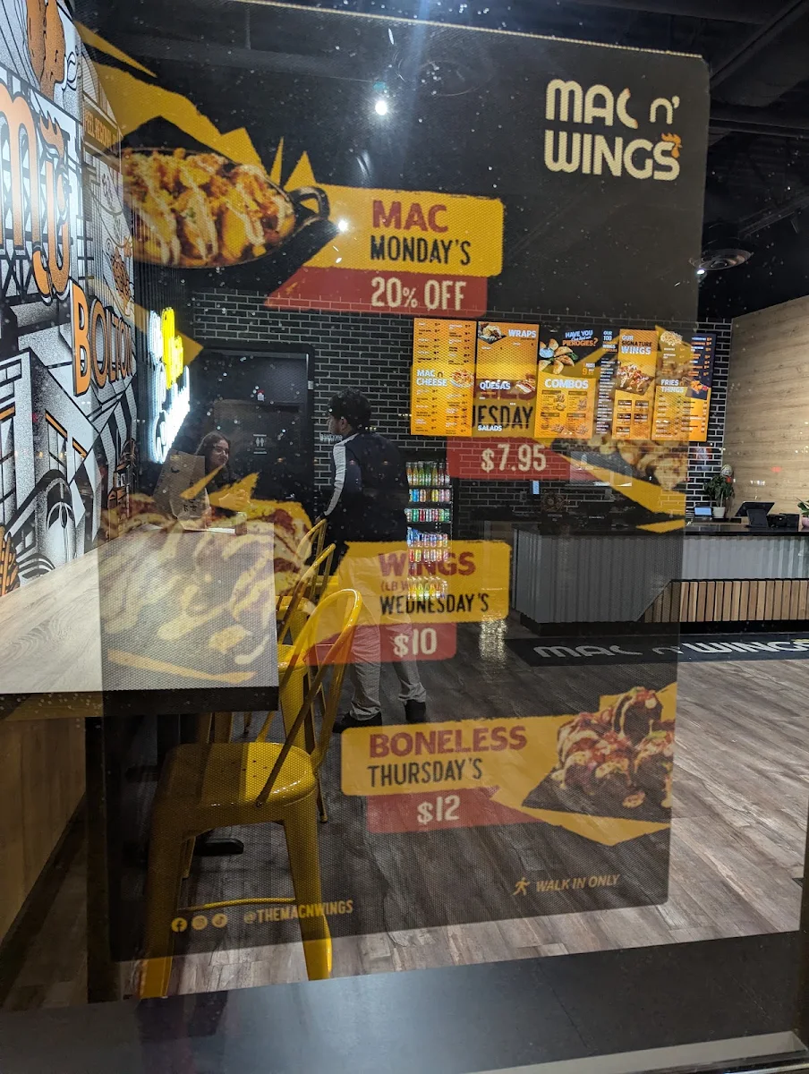 Menu, Mac N' Wings