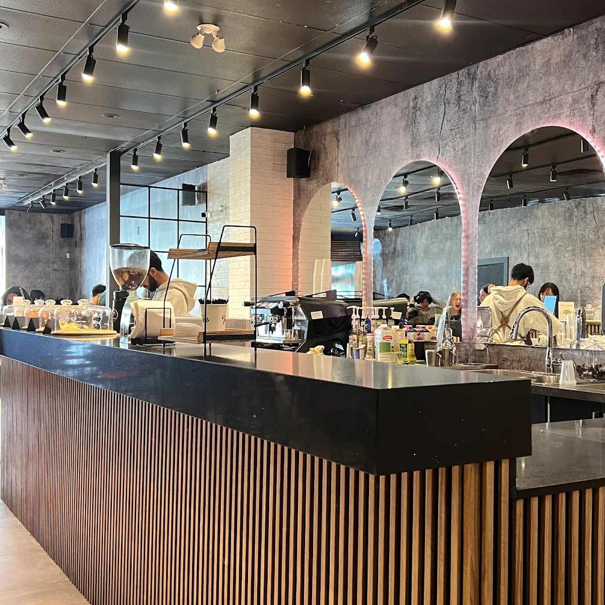 Vibe, Twins Café