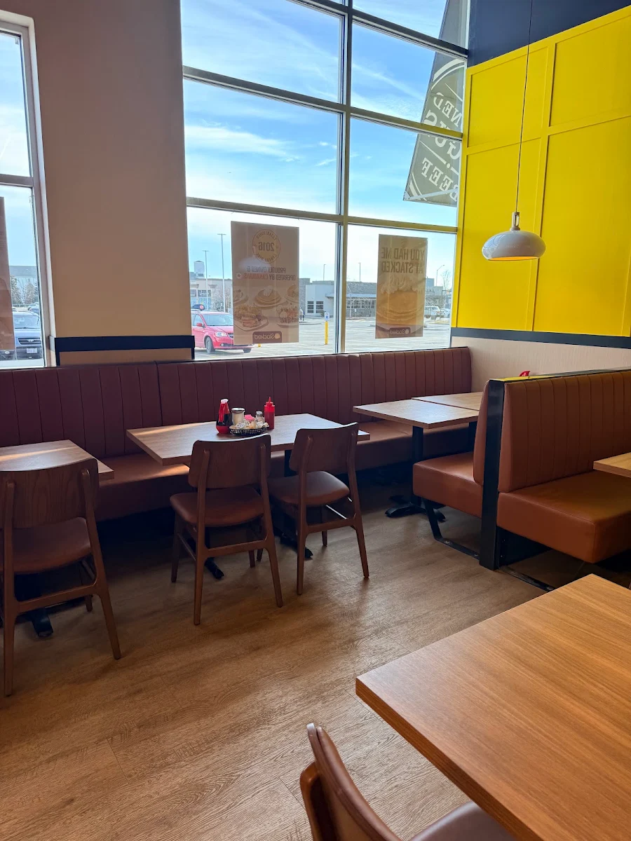 Vibe, Stacked Pancake & Breakfast House (Mississauga - Argentia)