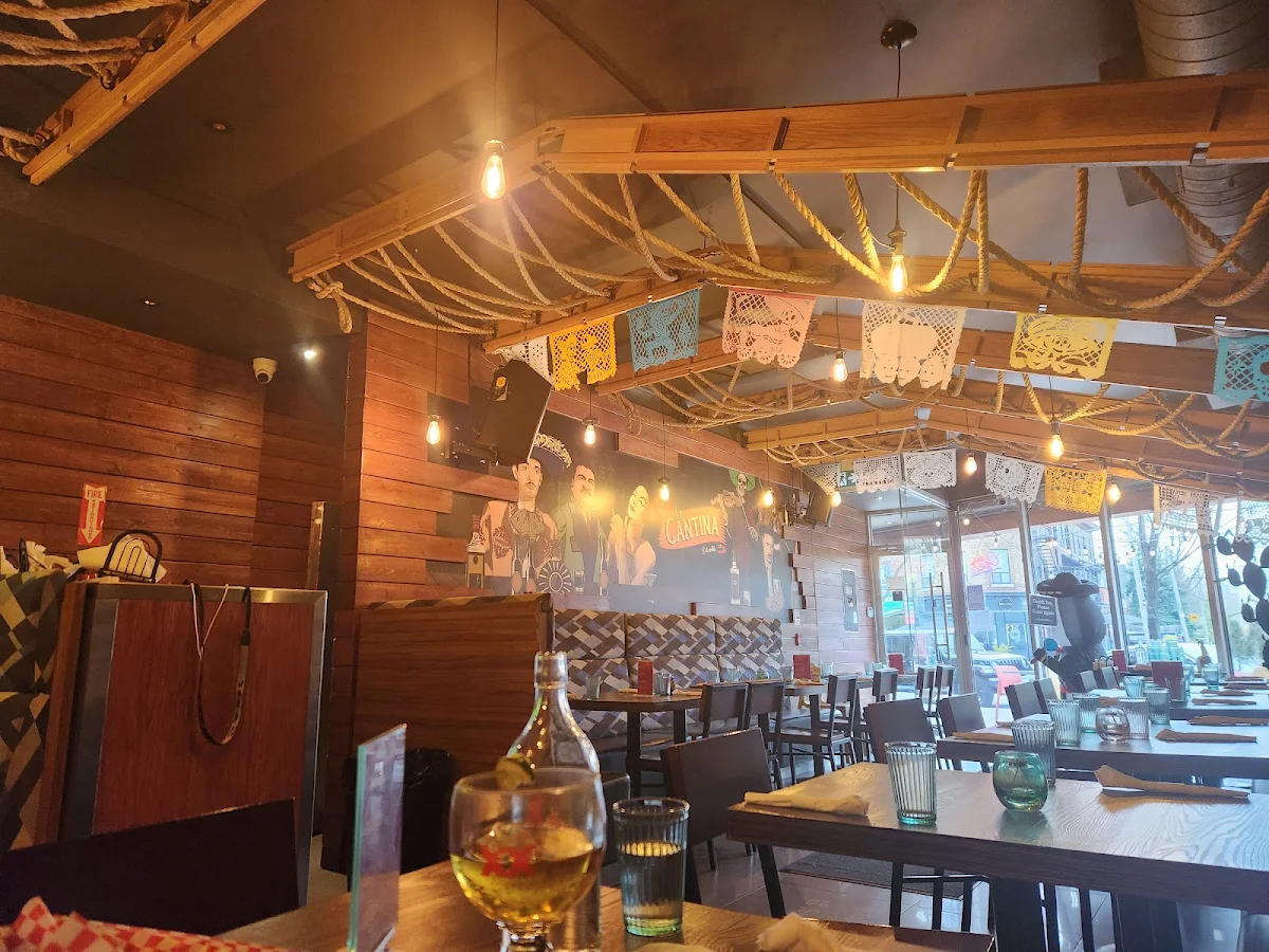 Vibe, La cantina del pueblo