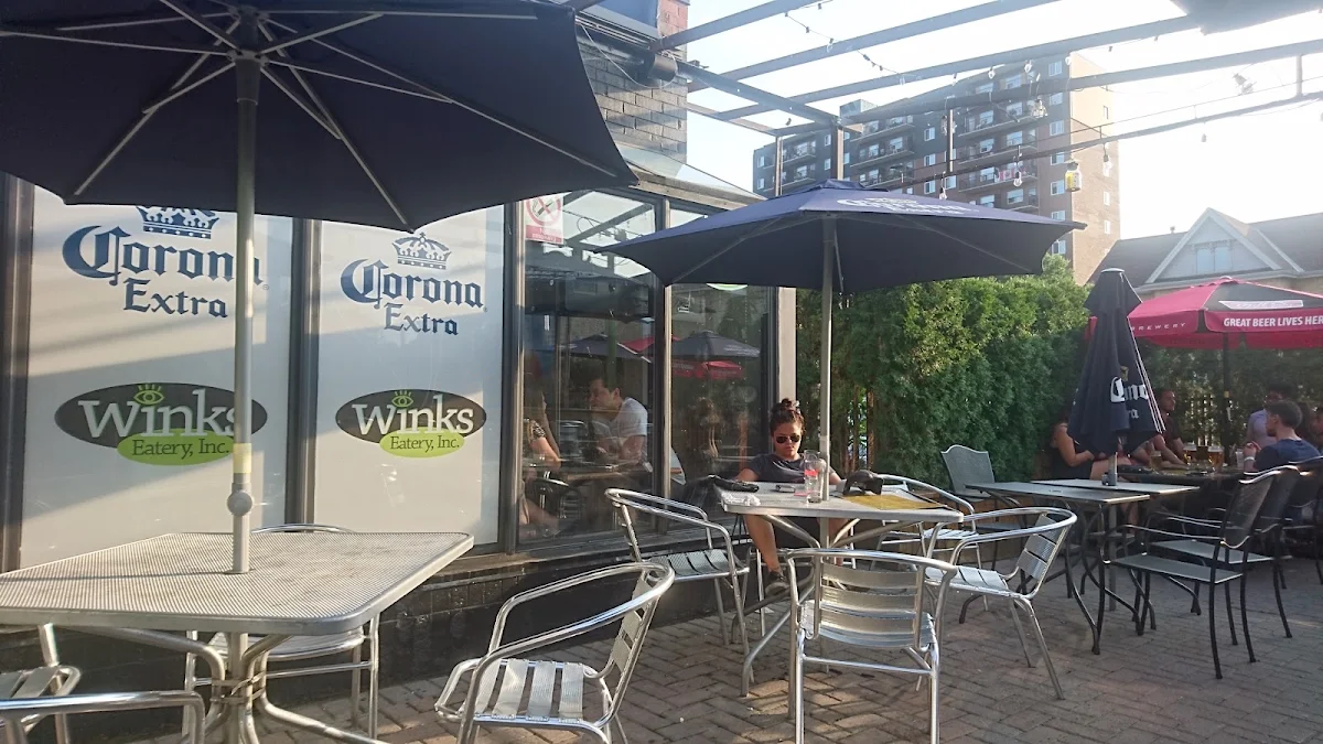 Vibe, Winks Eatery